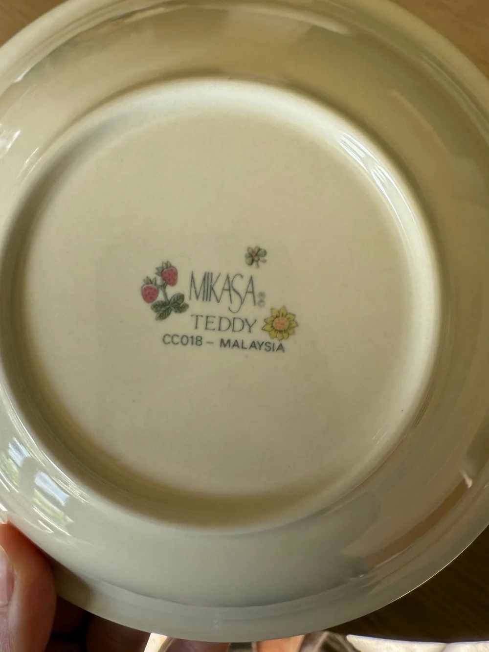 Mikasa Teddy Cream Plate with Floral Accent